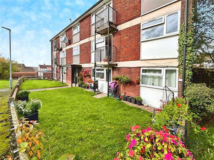 2 Bedroom Flat To Rent In Gate Croft, Hemel Hempstead, Hertfordshire, HP3