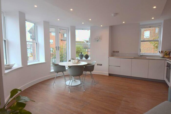 2 Bedroom Apartment To Rent In Temple Fortune Lane, Temple Fortune, NW11