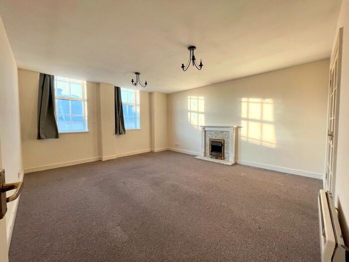 1 Bedroom Flat To Rent In Queen Street, Newton Abbot, TQ12