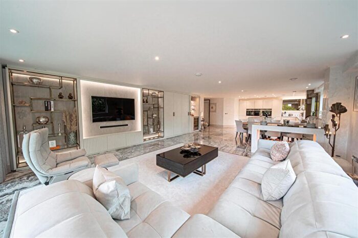 3 Bedroom Apartment To Rent In Water Gardens, Alderley Park, Nether Alderley, SK10