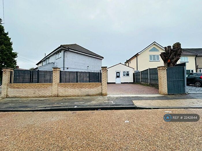 1 Bedroom Detached House To Rent In West Park Close, London, RM6
