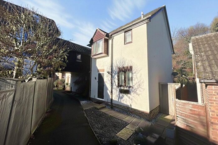 3 Bedroom End Of Terrace House For Sale In Nursery Close, Hook, Hampshire, RG27