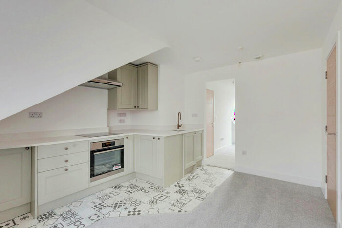 1 Bedroom Flat To Rent In Palmeira Avenue, Westcliff On Sea, SS0