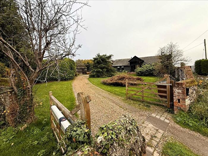 5 Bedroom Detached House For Sale In The Barn, Thong Lane, Shorne, DA12