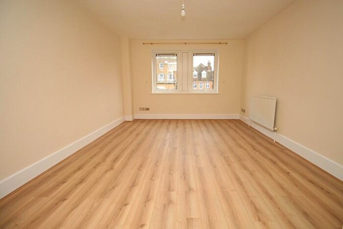 2 Bedroom Apartment To Rent In Wadbrook Street, Kingston Upon Thames, KT1