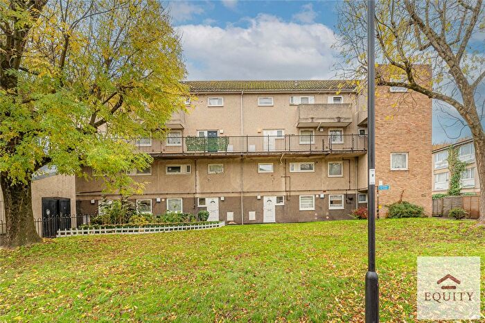 3 Bedroom Maisonette For Sale In Roman Way, Enfield, EN1