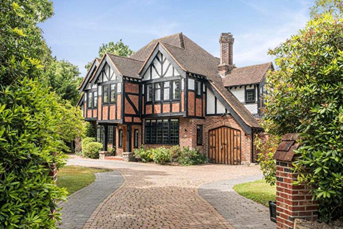 4 Bedroom Detached House For Sale In Chislehurst Road, Petts Wood, BR5