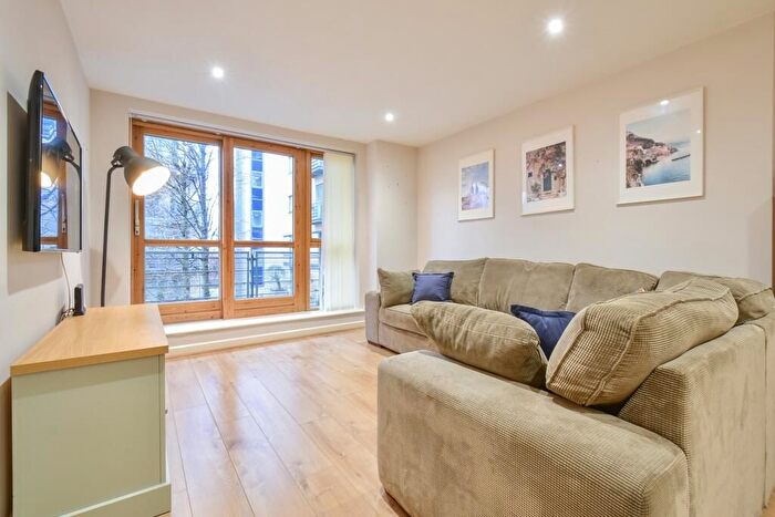 2 Bedroom Flat To Rent In Rosehill Avenue, Sutton, SM1