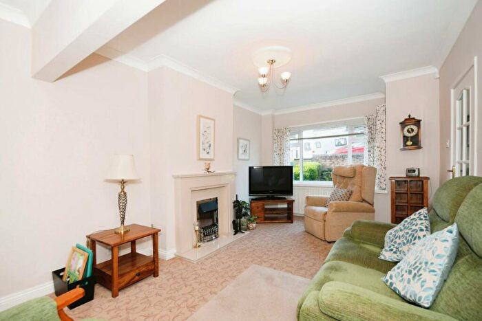 3 Bedroom Semi-Detached House For Sale In Vicarage Road, Grenoside, S35