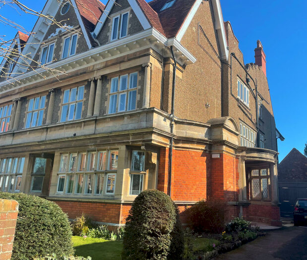 2 Bedroom Ground Flat To Rent In Grimston Gardens, Folkestone, CT20