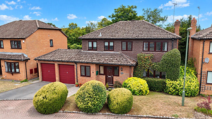 4 Bedroom Detached House For Sale In Coleford Paddocks, Mytchett, GU16