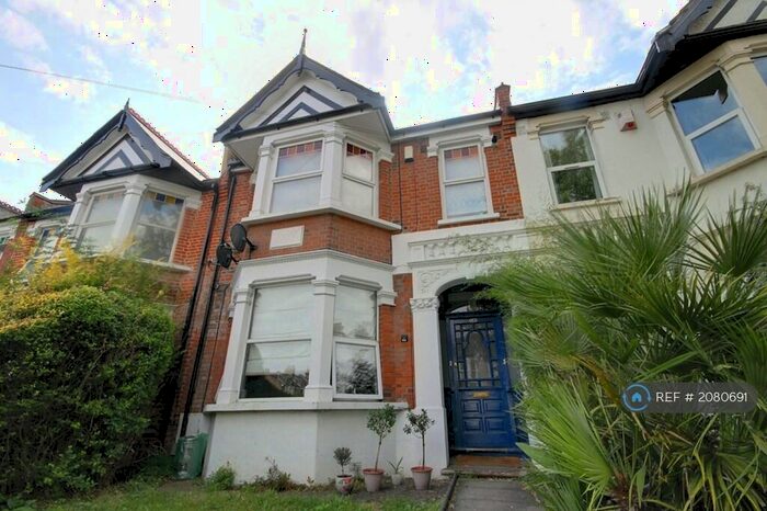 2 Bedroom Flat To Rent In Hale End Road, London, E4