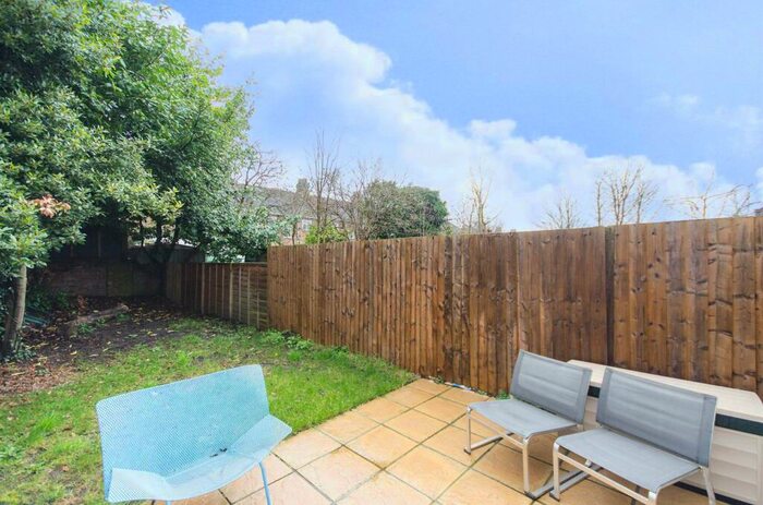 1 Bedroom Flat To Rent In Springbank Road, Lewisham, London, SE13
