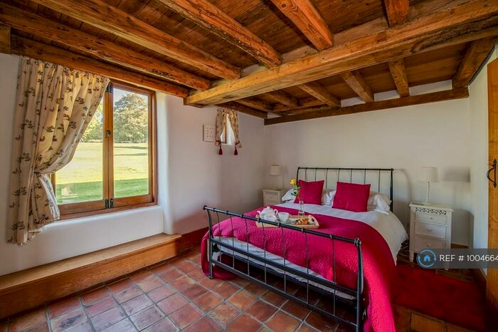 1 Bedroom Terraced House To Rent In The Old Barns, Hampshire, SO20