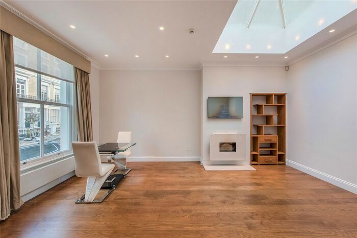 2 Bedroom Flat To Rent In Cathcart Road, Chelsea, London, SW10