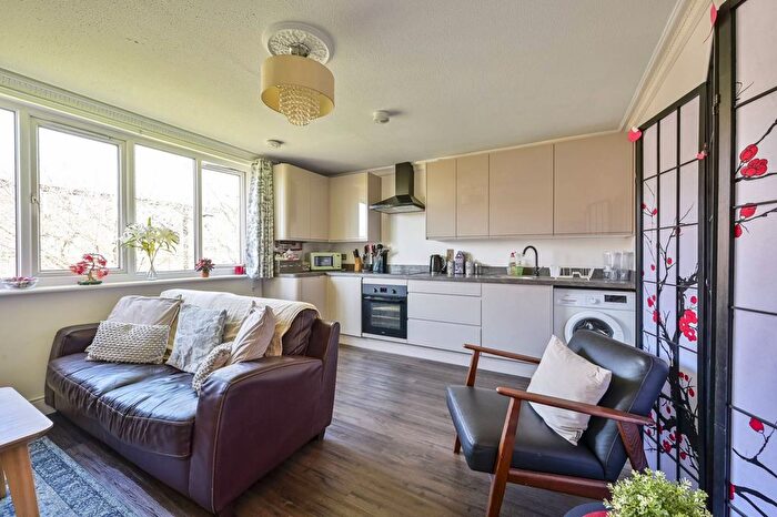 4 Bedroom Flat For Sale In Dowdeswell Close, East Sheen, London, SW15