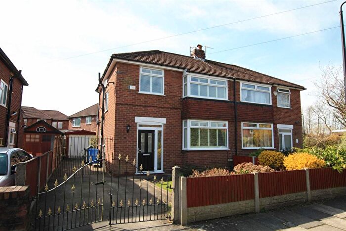 3 Bedroom Semi-Detached House To Rent In Shrewsbury Road, Sale, M33