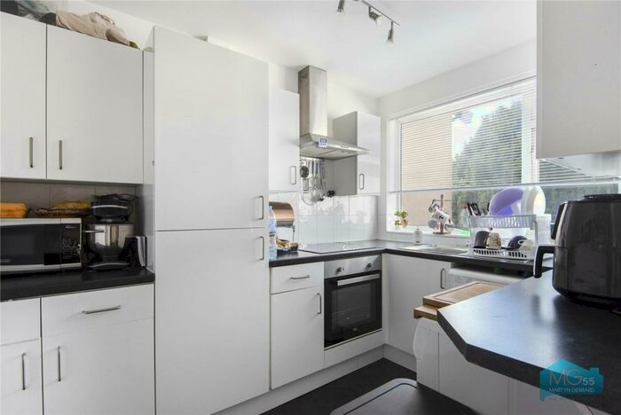 2 Bedroom Maisonette To Rent In Colney Hatch Lane, Muswell Hill, London, N10
