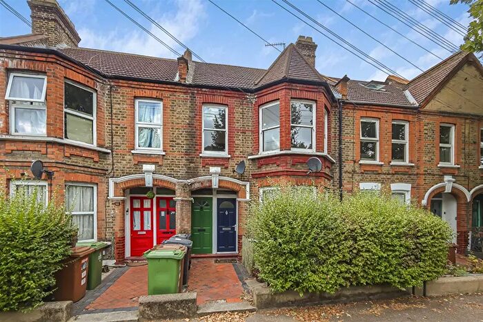 2 Bedroom Flat To Rent In Edward Road, Walthamstow, E17