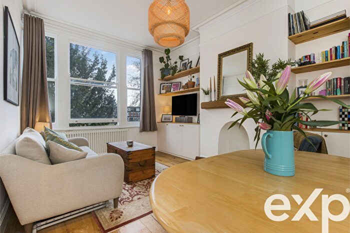 2 Bedroom Flat For Sale In Trinity Road, London, N22