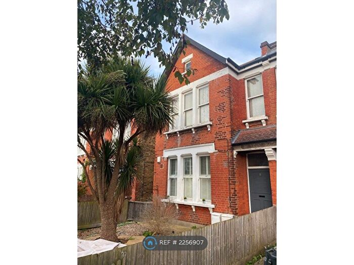 2 Bedroom Flat To Rent In Rosendale Road, London, SE21