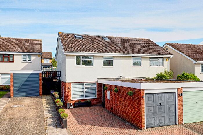 4 Bedroom Semi-Detached House For Sale In Smarts Green, Cheshunt, EN7