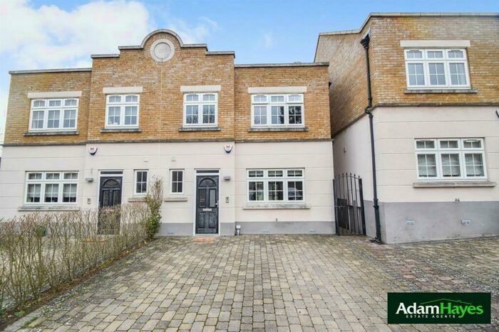 4 Bedroom Semi-Detached House To Rent In Anastasia Mews, Woodside Park, N12