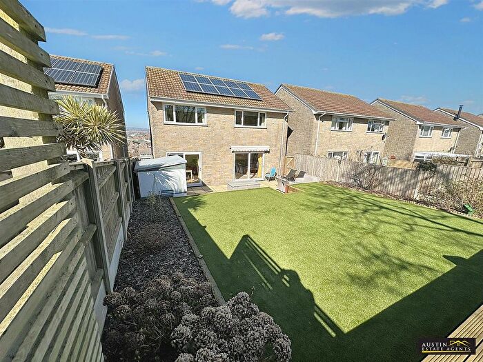 4 Bedroom Detached House For Sale In Viscount Road, Littlesea, Weymouth, DT4