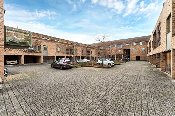 1 Bedroom Flat To Rent In Addenbrookes Road, Trumpington, Cambridge, Cambridgeshire, CB2