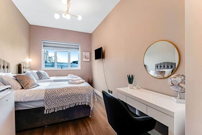 1 Bedroom Studio To Rent In High Road, Haringey, London, N15