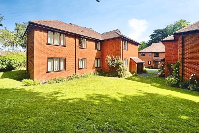 1 Bedroom Flat For Sale In Berry Court, Hook, Hampshire, RG27
