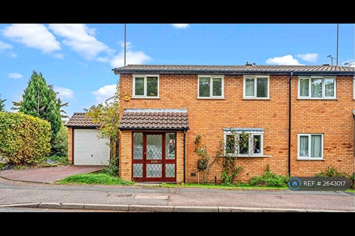 3 Bedroom Semi-Detached House To Rent In Marshalls Close, London, N11