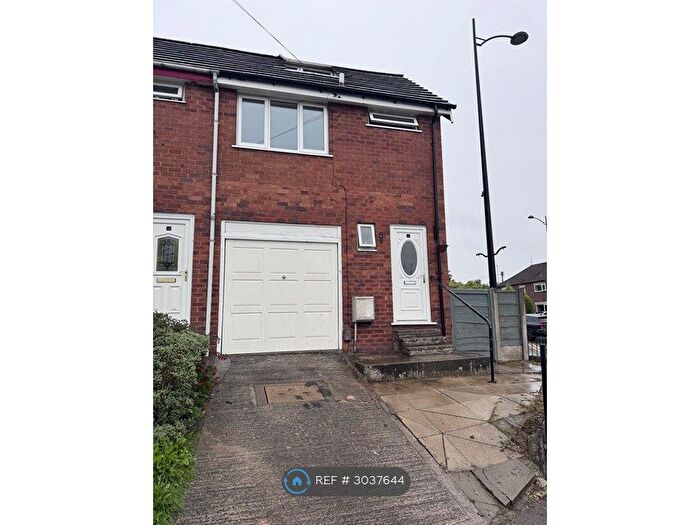 3 Bedroom End Of Terrace House To Rent In Lisburne Close, Stockport, SK2