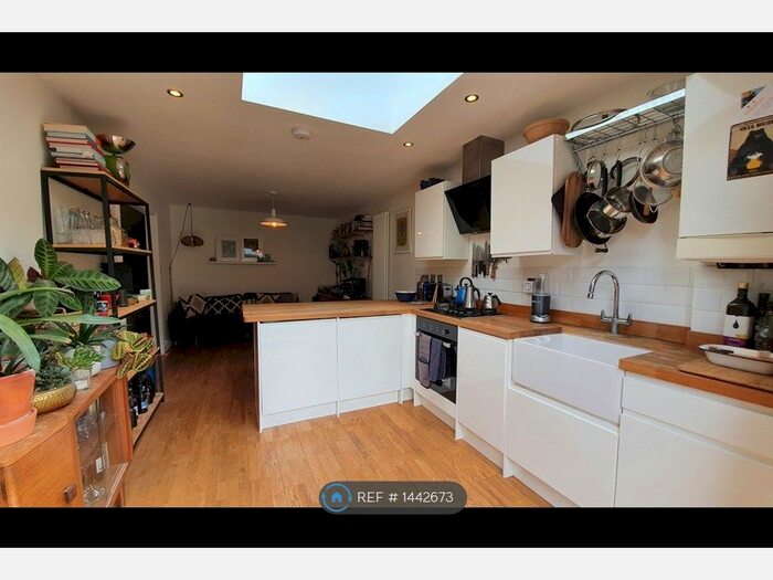 2 Bedroom Flat To Rent In Bowdon Road, London, E17