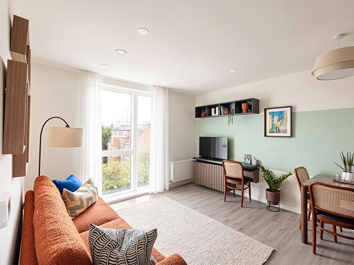 1 Bedroom Flat For Sale In Station Approach, London, N12