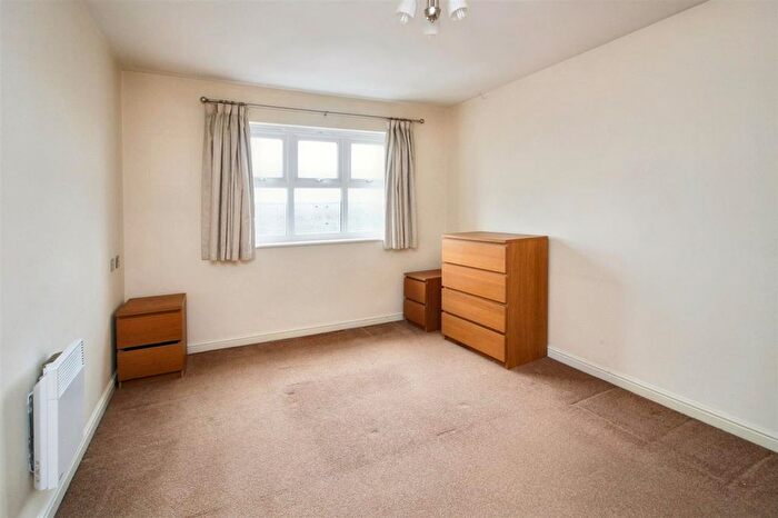 2 Bedroom Flat For Sale In Crowe Road, Bedford, MK40