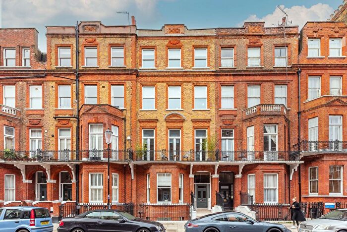 Studio To Rent In Rosary Gardens, South Kensington, London, SW7