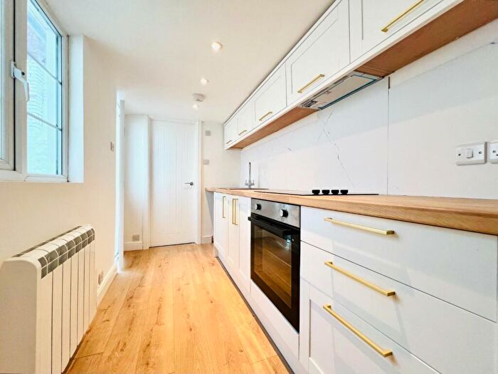 1 Bedroom Flat To Rent In Rodwell Street, Weymouth, DT4