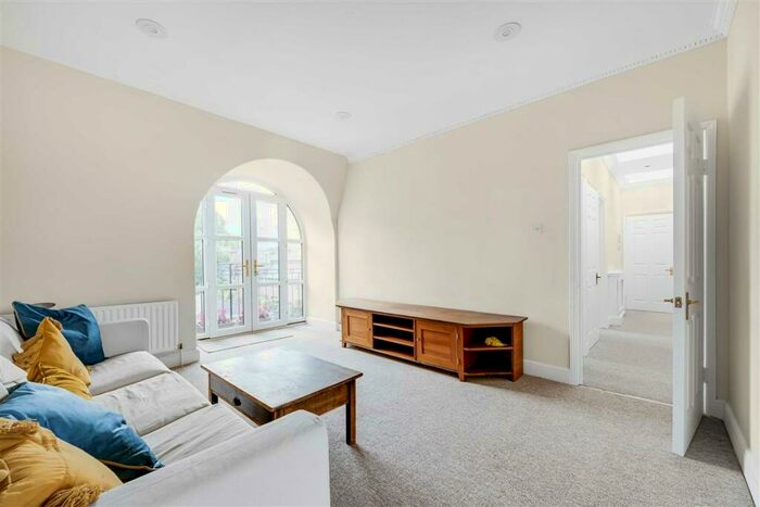 2 Bedroom Flat To Rent In Kingswater Place, SW11