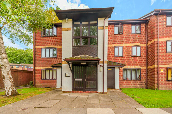 1 Bedroom Apartment To Rent In Pennyroyal Court, RG1