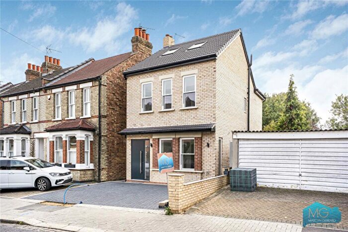 4 Bedroom Detached House For Sale In New Barnet, Barnet, EN4