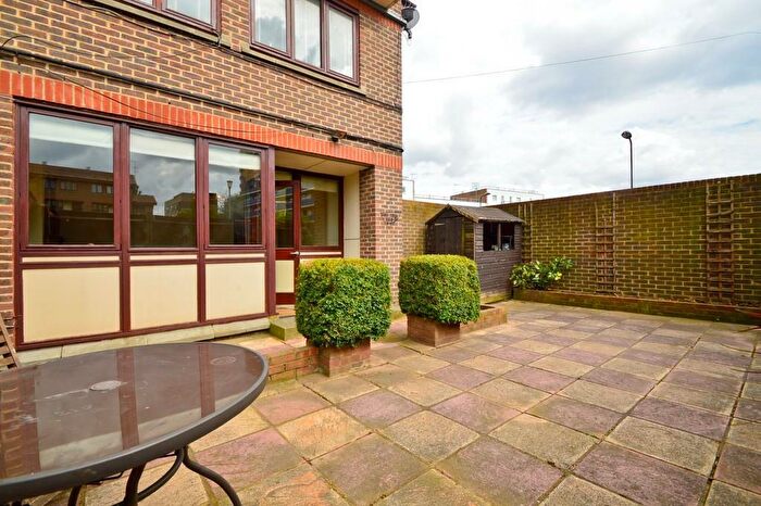 3 Bedroom Maisonette To Rent In Purcell Street, Hoxton, N1