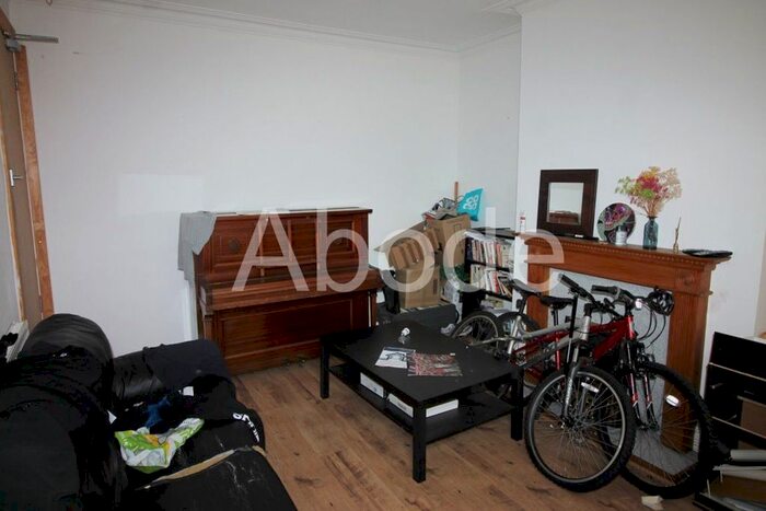 2 Bedroom Property To Rent In Bankfield Terrace, Leeds, West Yorkshire, LS4