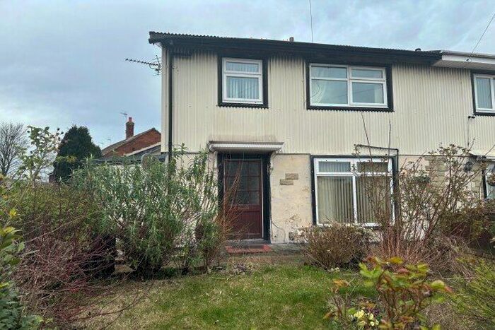 3 Bedroom Semi-Detached House To Rent In Ruskin Drive, Castleford, WF10