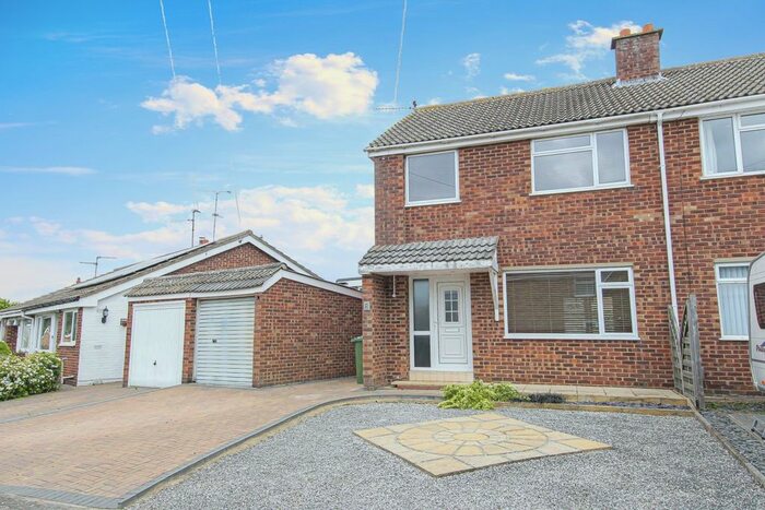 3 Bedroom Semi-Detached House For Sale In Fairview Drive, Chatteris, PE16