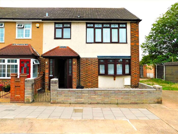 3 Bedroom Semi Detached House To Rent In Wantz Lane, Rainham, RM13