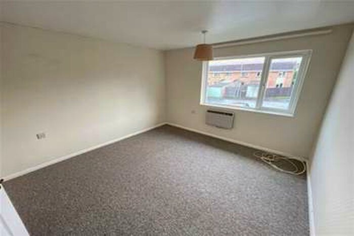 2 Bedroom Flat To Rent In Hamlin Gardens, Exeter, EX1