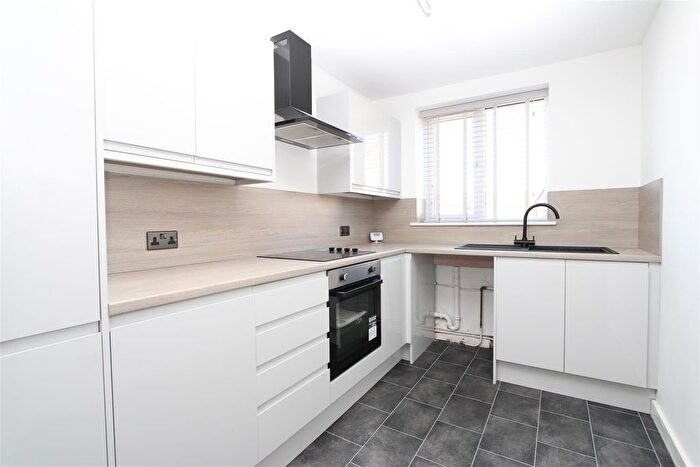2 Bedroom Flat To Rent In Fair Road, Bradford, BD6