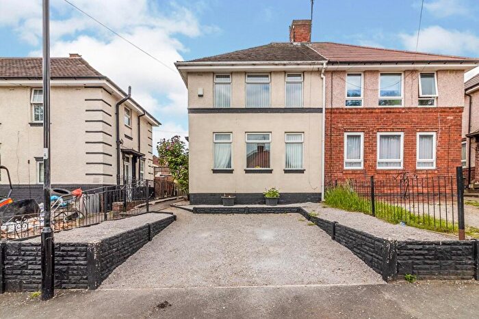 3 Bedroom Semi-Detached House To Rent In Deerlands Close, Sheffield, South Yorkshire, S5