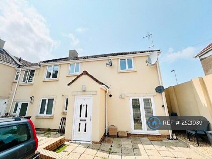 2 Bedroom Flat To Rent In Shield Court, Hanham, Bristol, BS15